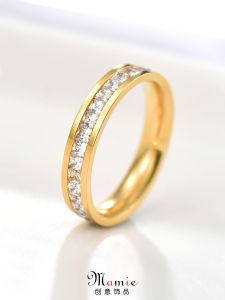 แหวนสีทอง 18K แหวนเพชรเทียมแบบแถวเดียวสำหรับผู้ชายและผู้หญิง แหวนไททาเนียมสำหรับคู่รัก แหวนสี่เหลี่ยมเล็กที่ไม่ซีดจาง