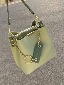 Fashionable Soft Leather Bucket Bag Womens Commuter Crossbody Bag Spring Summer New Style Handbag Single Shoulder Bag