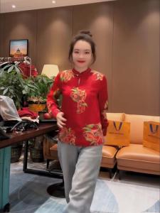 เสื้อเชิ้ตผู้หญิงสไตล์จีนใหม่ แขนยาวหลวมๆ คอปกผ้าไหมหอม ชุดแฟชั่นฤดูร้อน 2025 เสื้อผ้าทำงาน ชุดทำงาน