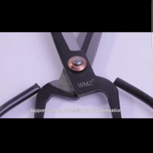 GUNTING JAHIT BENANG DENGAN GAGANG PLASTIKANTI KARATTAJAM SERBAGUNA