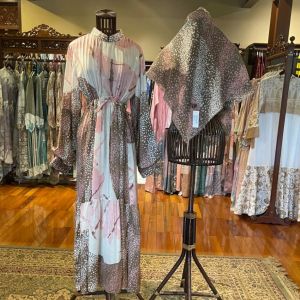 Silviana Set Dress + Jilbab by Dian Pelangi LIMITED EDITION Setelan Busana Muslim Kaftan Gamis Syari Pesta Pernikahan Kondangan Casual Formal Lebaran Wanita Hijaber Cantik Anggun Modis Modern Simple Elegan Mewah Model Korea Terbaru Motif Batik Kekinian