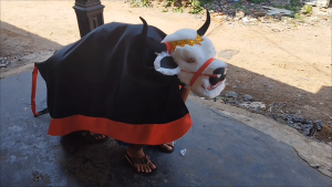 Mainan Bantengan Mberot Bulu Korea Putih Mata Menyala Bahan Spons