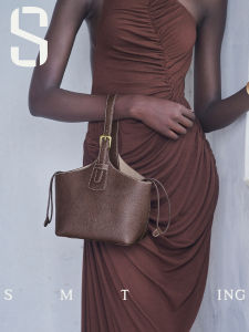 Design Sensation Small Niche Crossbody Bag Top Layer Cowhide Handbag Womens New Style Casual Simple Style Handbag Bucket Bag