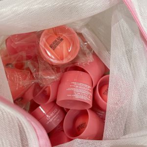 Mặt nạ ngủ môi Laneige Berry mini size 3g nạ ngủ làm mềm môi đem lại đôi môi hồng hào.