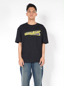 Capmart Kaos Pria Lengan Pendek Katun Shadowed Script 020124