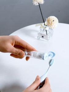 Portable Folding Travel Toothbrush Camping Hiking Outdoor Easy To Carry Toothbrushes