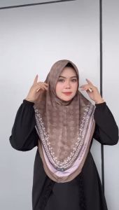 Hijab Instan Motif Geometris Sublim Jersey Nyaman dan Stylish