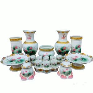 BỘ THỜ CÚNG SỨ HỌA TIẾT HOA SEN TRẮNG BẰNG SỨ ĐỦ SIZE ĐỦ BỘ BÌNHLƯĐĨACHUNG BỘỐNG NHANG