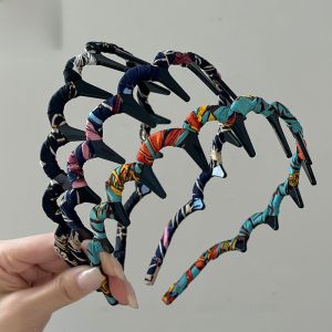 เครื่องประดับผมแบบผูกผ้าลายสก็อตป้องกันการลื่นสไตล์เกาหลี กระดุมหน้าผม วัสดุโพลีเอสเตอร์และยางยืด เครื่องประดับผมสำหรับฤดูร้อนปี 2024