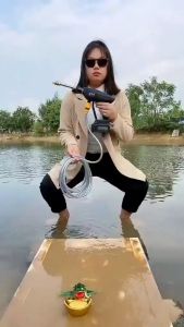 Vòi rửa xe chạy pin 48v Lithium mini cầm tay 3 chế độ phunchuyên sử dụng rửa xe vệ sinh tưới cây.Vòi phun áp lực tăng