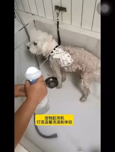 <Yobear & Co.> L&W Duck Spray Waterproof Bubble Bath Can save Shampoo easy to use for pets dogs cats Rechargeable Dog Cats Pets