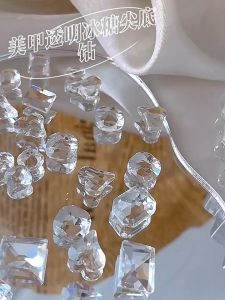 Đá khối Nail Màu Trắng trong suốt Hình Trái Tim Chữ Nhật đính móng tay sang trọng