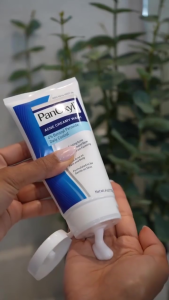 PanOxyl Acne Foaming Wash 10% Benzoyl Peroxide Antimicrobial Facial Cleanser Creamy Acne Wash 4% Benzoyl Peroxide