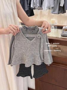 ชุดเด็กผู้หญิง 3 ชิ้น ฤดูใบไม้ร่วง 2025 ชุดใหม่ ชุดเสื้อกั๊กสไตล์เกาหลี กางเกงขายาว ชุดลำลอง ชุดนักเรียน