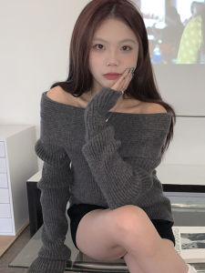 เสื้อสเวตเตอร์คอวีไหล่เดียวสีเทา Pure Desire สำหรับผู้หญิง ฤดูใบไม้ร่วง/ฤดูหนาว เสื้อสเวตเตอร์ถักคอกลมแขนยาวสไตล์เกาหลี