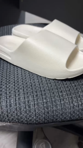 Dép lê nữ thông thường