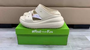 Giày dép crocs chuẩn xịn chống hôi chân nhựa tế bào êm mềm siêu bền đi mưa lội nước đi biển quai ngang đế xuồng crush cao 6cm màu kem