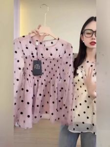 เสื้อเชิ้ตแขนยาวลายจุดสไตล์เกาหลีสไตล์ฝรั่งเศสสำหรับผู้หญิง ฤดูใบไม้ผลิ 2025 ทรงหลวม สไตล์ลำลอง เส้นใยโพลีเอสเตอร์