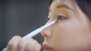 Lady Q ชุดแปรงแต่งหน้า ชุด 5 ชิ้น STBA05s แปรงปัดแก้ม ไอไลร์แก้ม แปรงปัดเขียนคิ้ว แปรงทาตา แปรงทาใต้ตา พร้อมซองหนัง - สีเงิน