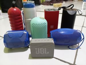 speaker portabel tws dengan lampu LED