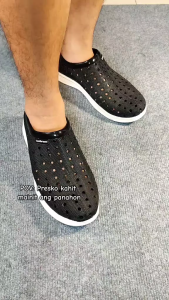 New Mens stylish breathable sandals Stylish Breathable Black Slip-On Aqua Beach Rubber Low Top Sneakers Anti-Slip Waterproof All Seasons Comfortable Trendy for Outdoor Wear Versatile Casual 0105523