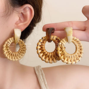 ต่างหูสไตล์โบฮีเมียนวินเทจสำหรับผู้หญิง ดีไซน์ใหม่ปี 2025 ต่างหูแบบท่องเที่ยว ต่างหูแฟชั่นที่ทำจากกระดาษแข็งและยางพารา ชุบเงิน