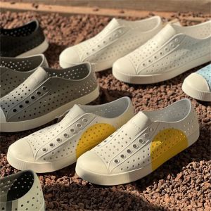 Adult Couple Summer Anti-Slip Hole Hole Shoes Beach Slippers Breathable EVA Material Slip-On Trendy Cool Design Only for Sliding
