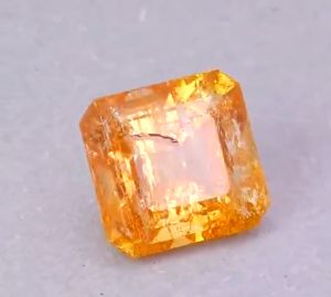 อัญมณีธรรมชาติทรงแปดเหลี่ยมโทแพซอิมพีเรียลน้ำหนัก 3.30 กะรัต ไม่ผ่านความร้อน จากบราซิล