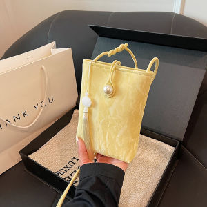 กระเป๋าโทรศัพท์มือถือCrossbodyขนาดเล็กสําหรับผู้หญิงแฟชั่นฤดูร้อนอินเทรนด์ 2024 มาใหม่ล่าสุดกระเป๋าสะพายอเนกประสงค์พร้อมหัวเข็มขัดแม่เหล็ก