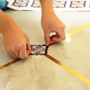 เทปติดกระเบื้องเซรามิกสีเงิน/ดำ/ทอง ขนาด 50 มม. – สติกเกอร์ตกแต่งแบบมีกาวในตัว ป้องกันเชื้อรา สำหรับผนังและพื้น