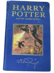 หนังสือสะสม หนังสือ Harry Potter ตีพิมพ์ครั้งแรก UK Deluxe First Edition Harry Potter and the Goblet of Fire – ปกผ้าสีน้ำเงิน หายาก Collector’s Edition