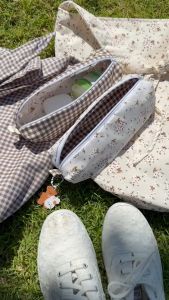 ผ้าเครื่องดินสอ ลายตาราง ลายดอกไม้ กระเป๋าดินสอ กระเป๋าผ้าใส่ดินสอ ดินสอ สีออนไลน์