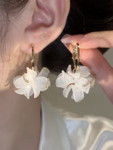 Korean Style Acrylic Petal Earrings Versatile Super Fairy Sweet Match All High-End Feelings Individual Design Fashion Jewelry