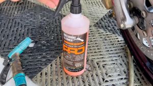 COMBO 3 TẨY RỬA LỐC MÁY ĐẦU BÒ MOTORBIKE CLEANER PRO 850ml Tẩy Nhôm Inox + 3 BÀN CHẢI THÉP ĐỒNG NHỰA + 1 CỌ