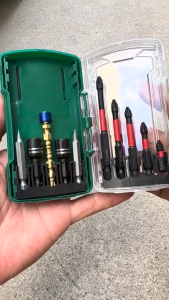 Bộ 10 mũi khoan và bit tác động vỏ xanh Bộ 10 cái bit tác động chống va đập bằng thép.