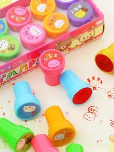 Cartoon Stamp Teacher Gift for Kindergarten Students Primary School Children Reward Medal Animal Smiley Face Impressions