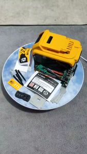 เคสแบตเตอรี่ DeWalt DCB205/20V/5Ah DeWalt DCB20020V/8Ah ลิเธี่ยม Li-ion 5S ใช้แบตตารี่ 18650/21700  รุ่นใส่แบตได้10 ก้อน พร้อมส่งทันที