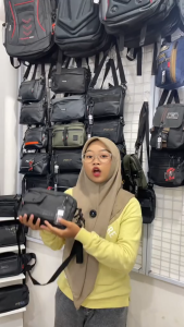 Tas Selempang Pouch PEGE Racer Slingbag Pria 2in1 Warna Hitam Polos Model Casual - PG 9069