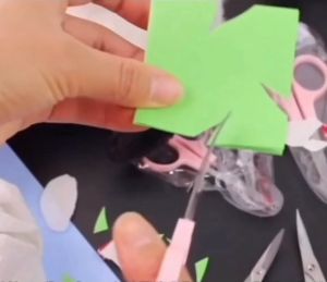 กรรไกรปลายโค้ง 3.5-4.5 นิ้ว สีชมพู/เเดง กรรไกรปลายงอ กรรไกรตัดเส้นด้าย ปลายโค้งเหลมคม คม 1 ชุด