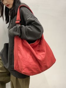 Hong Kong Style Artistic Messenger Bag for Youth Large Capacity Shoulder Crossbody Bag Casual Zipper Closure Pure Color Canvas