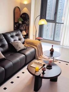 YINANWANG | Modern Minimalist Luxury Round Walnut Wood Coffee Table