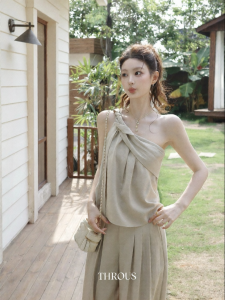THROUS | Áo Thun Nữ Dáng Ôm Cổ Trụ Xệ Chập Nếp