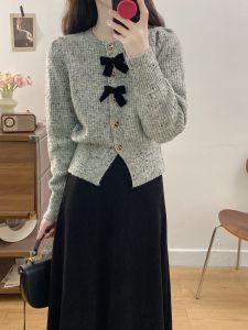 ชุดเสื้อสเวตเตอร์ถักสีแดงและกระโปรงยาวสองชิ้นสำหรับผู้หญิงไซส์ใหญ่ในฤดูใบไม้ร่วงและฤดูหนาว ชุดกระโปรงทรงเอเอวสูง