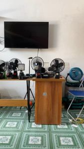 Quạt chạy pin 8inch K-max chân pin phổ thông 2 tốc độ có đảo chiều.