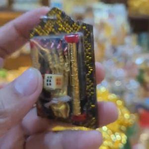 Móc khóa thủ công 2 màu đỏ đen
