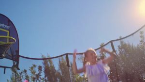 Springfree สปริงฟรีแทรมโพลีน S155(4X4 ม.) รับน้ำหนัก 200-300 กก สำหรับเด็กเสริมพัฒนา คุณสมบัติของชุดรั้วตาข่ายกันตก รวม 2 สัญญาณ ปลอดภัย