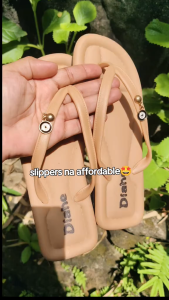 New Womens Flat flip-flops Korean style fashionable flat slippers rubber anti-level sole flip-flops popular flip-flops for outdoor and home wear 055523