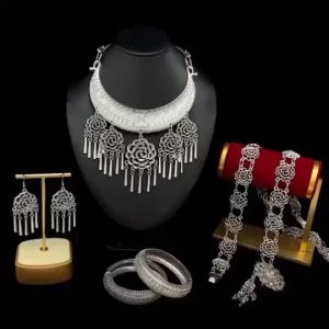 ผ้าม่าน เครื่องประดับ สีรมดำ ยกเซ็ต 4 ชิ้น หลายรูปแบบ สำหรับการช่วยเสริมสร้างสมดุล สินค้าพร้อมส่งบนกันการจัดส่งจากประเทศไทย