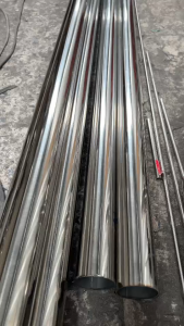 ท่อกลมสแตนเลส หนา 1.2 มิล เกรด 304 ขนาด 2.5 นิ้ว