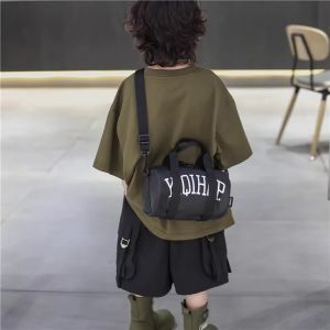 น่ารัก กระเป๋าสะพายข้างผ้าแคนวาสสําหรับเด็ก อินเทรนด์ กระเป๋าสะพายไหล่เดี่ยวสําหรับเด็กสําหรับเด็กชายและเด็กหญิงอุปกรณ์เสริมกลางแจ้งกระเป๋าใส่เหรียญ